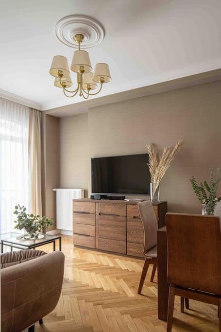 Wyzwolenia Apt , Lazienki Park & Zbawiciela Sq. 2' Varsó Kültér fotó